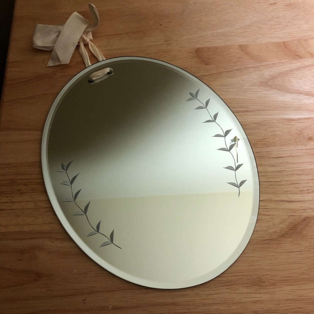 Elegant Oval Wall Mirror Etched Floral Ribbon Decorative 10” Cottagecore